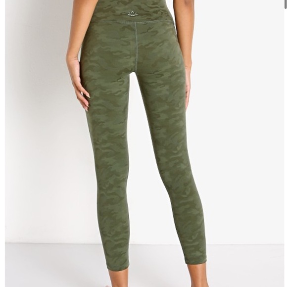 Beyond Yoga Pants - Beyond Yoga Green Camouflage Leggings